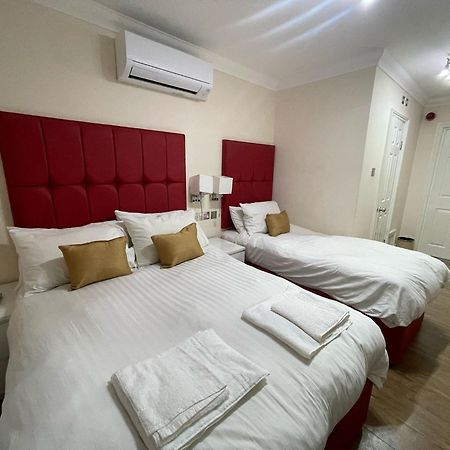 Crompton Guest House Гаунслоу Екстер'єр фото
