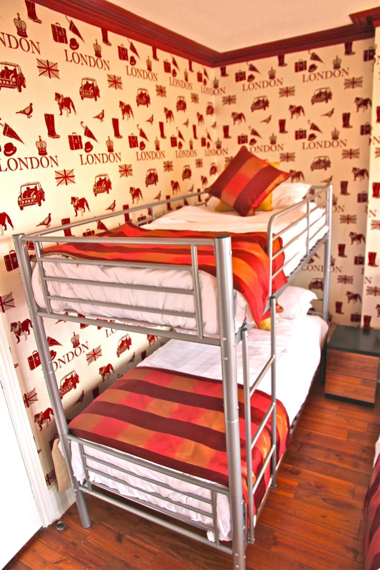 Crompton Guest House Гаунслоу Екстер'єр фото