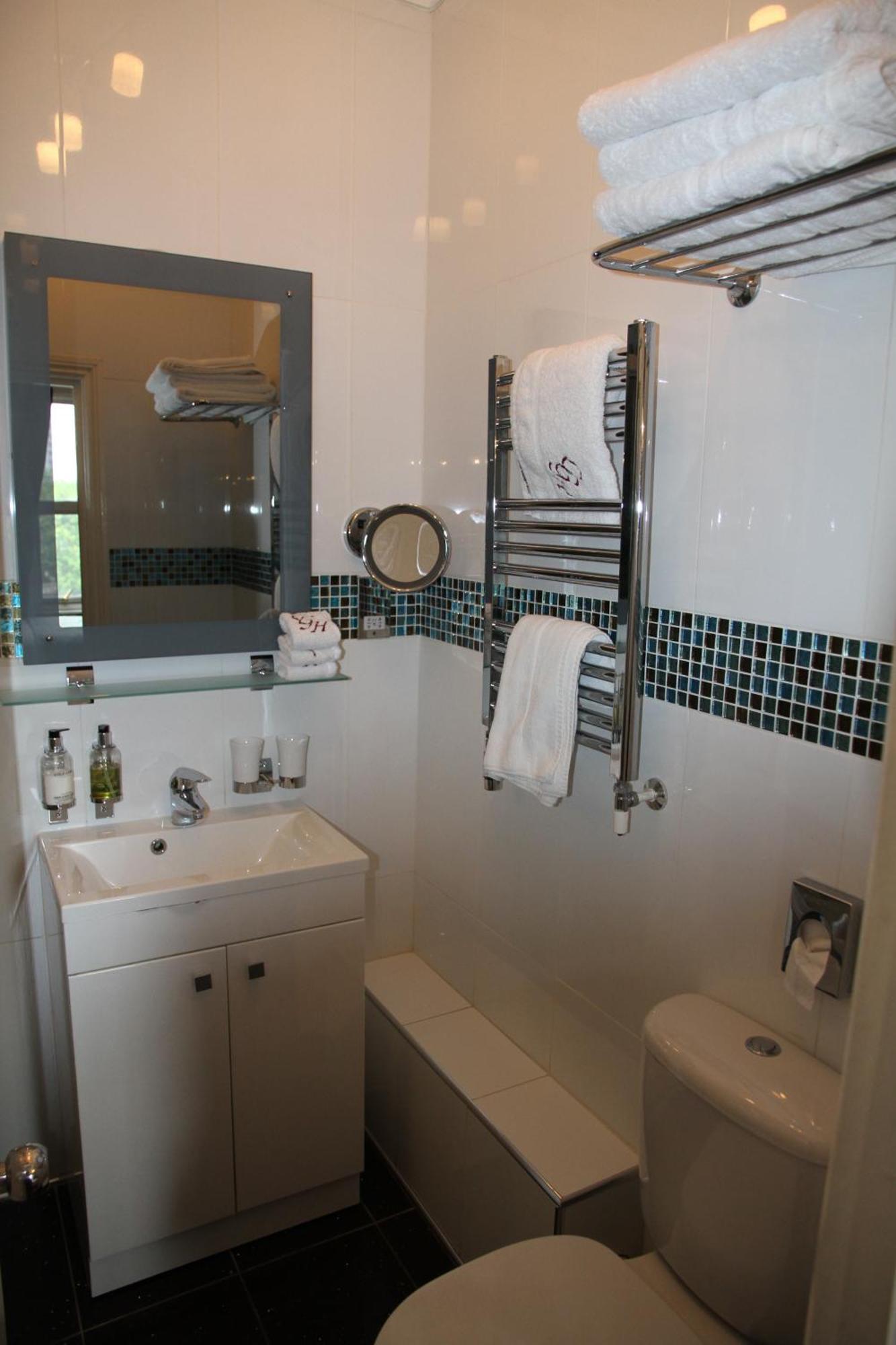 Crompton Guest House Гаунслоу Екстер'єр фото