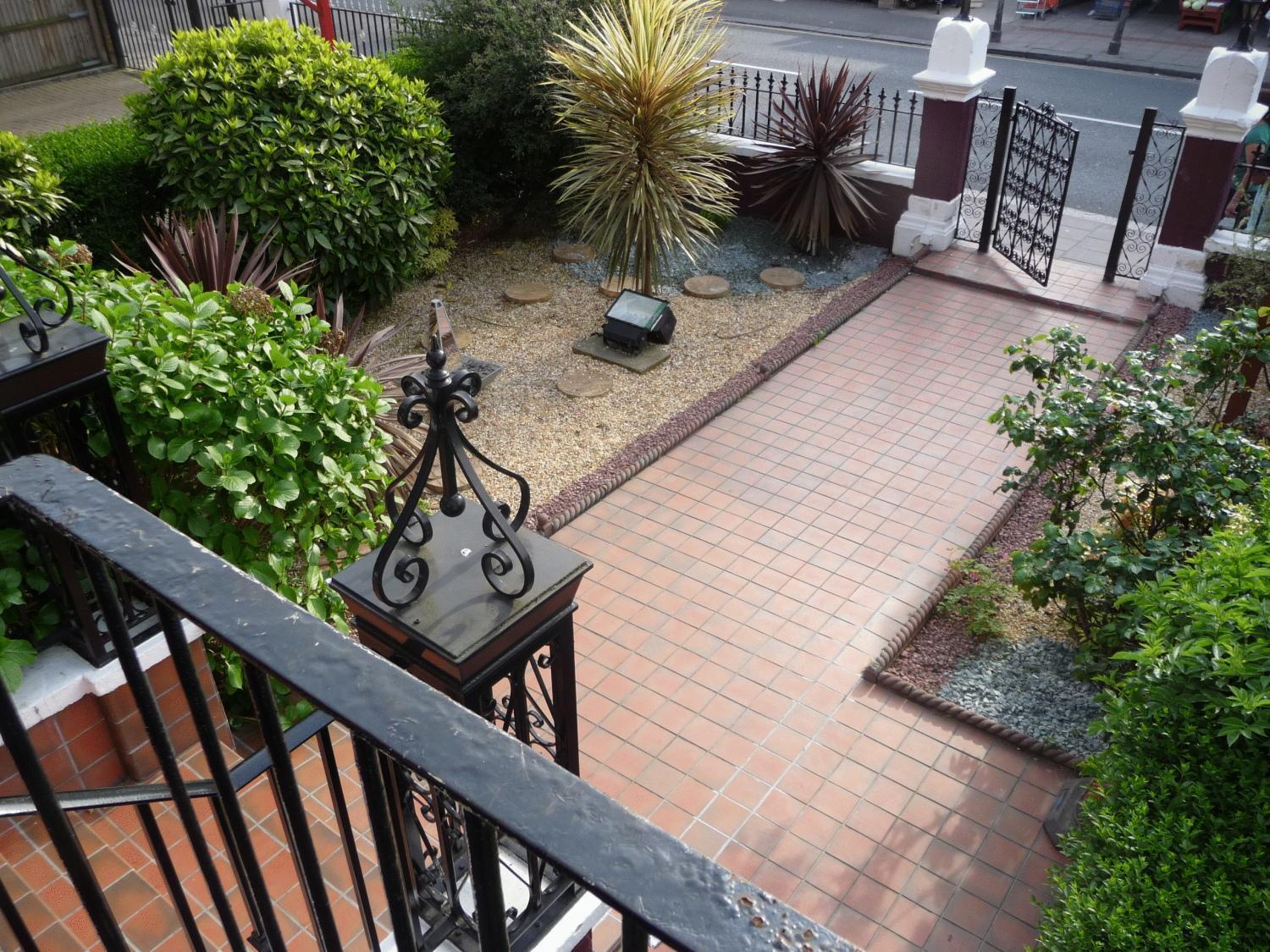 Crompton Guest House Гаунслоу Екстер'єр фото