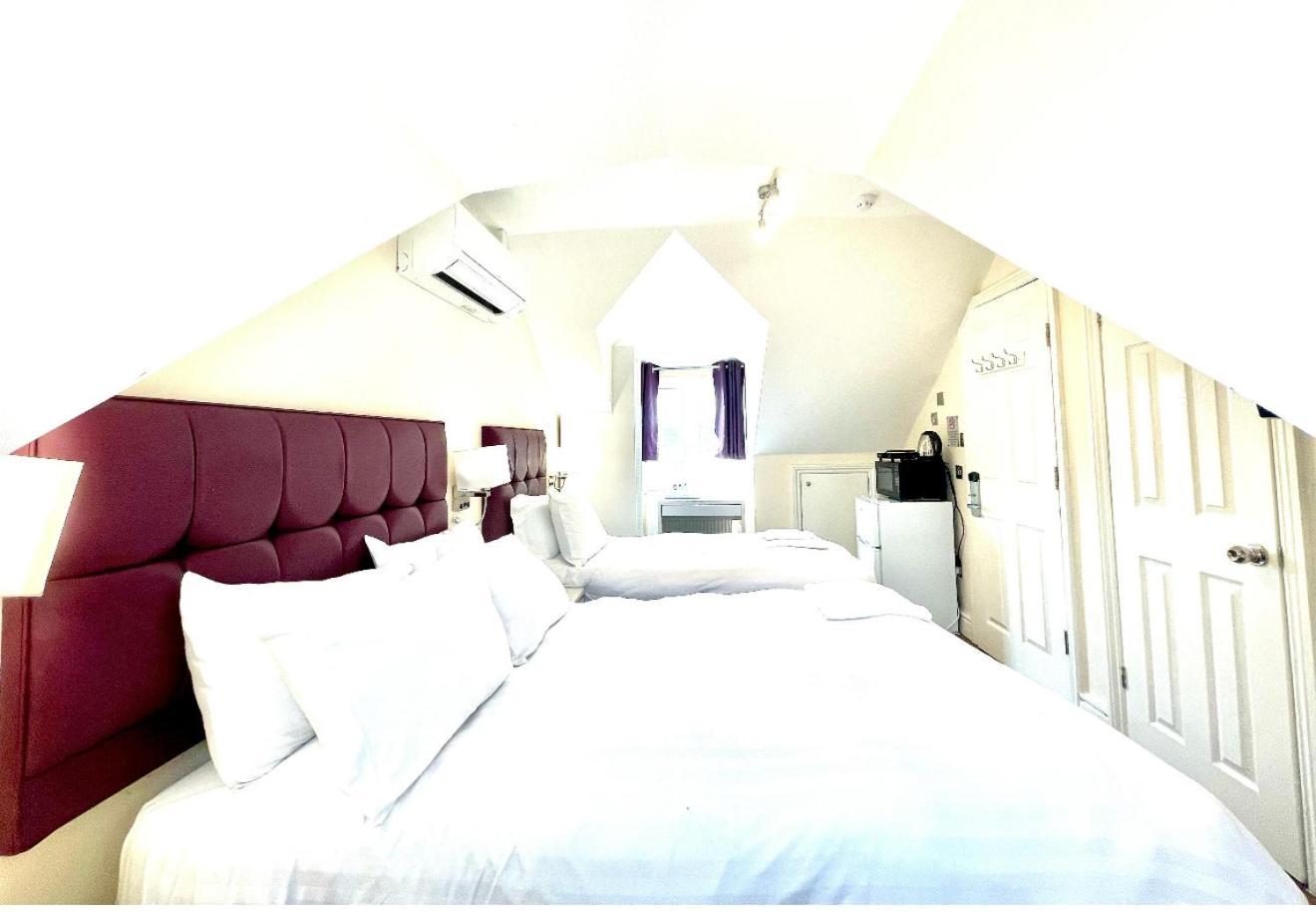 Crompton Guest House Гаунслоу Екстер'єр фото