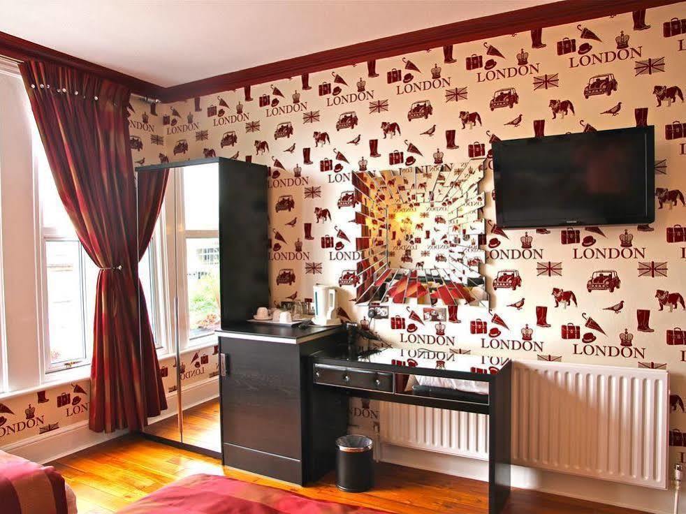 Crompton Guest House Гаунслоу Екстер'єр фото